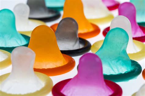 Blowjob ohne Kondom gegen Aufpreis Sexuelle Massage 